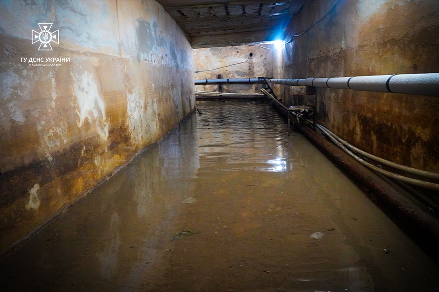 Дрогобич затопило: рятувальники ліквідовують наслідки негоди.