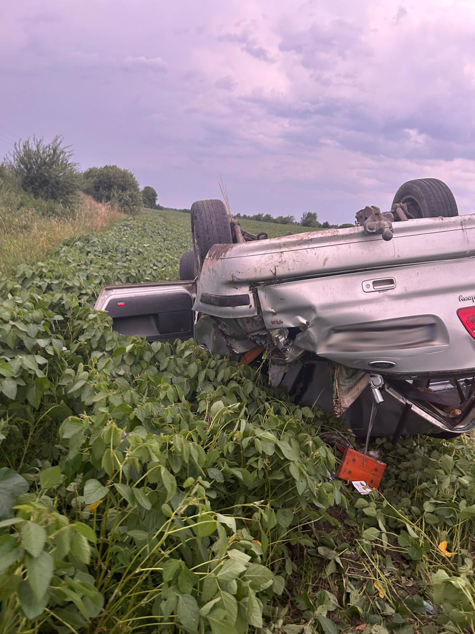 Біля Львова перекинувся автомобіль, є загиблий &mdash; фото з місця ДТП.