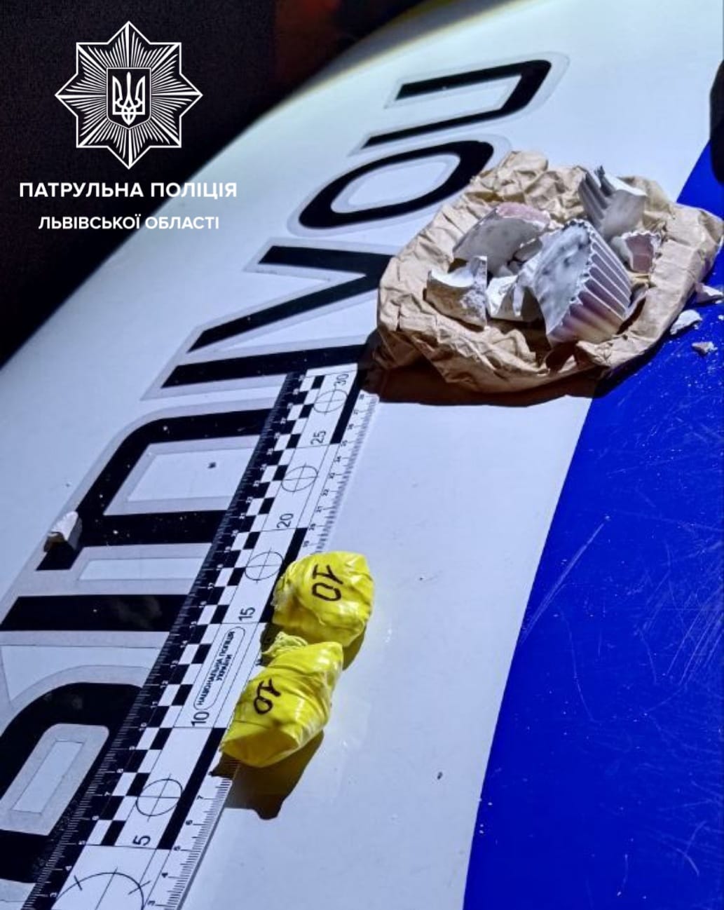 Під час комендантської години у Львові затримали 18-річну дівчину з наркотиками у гіпсових кексах.