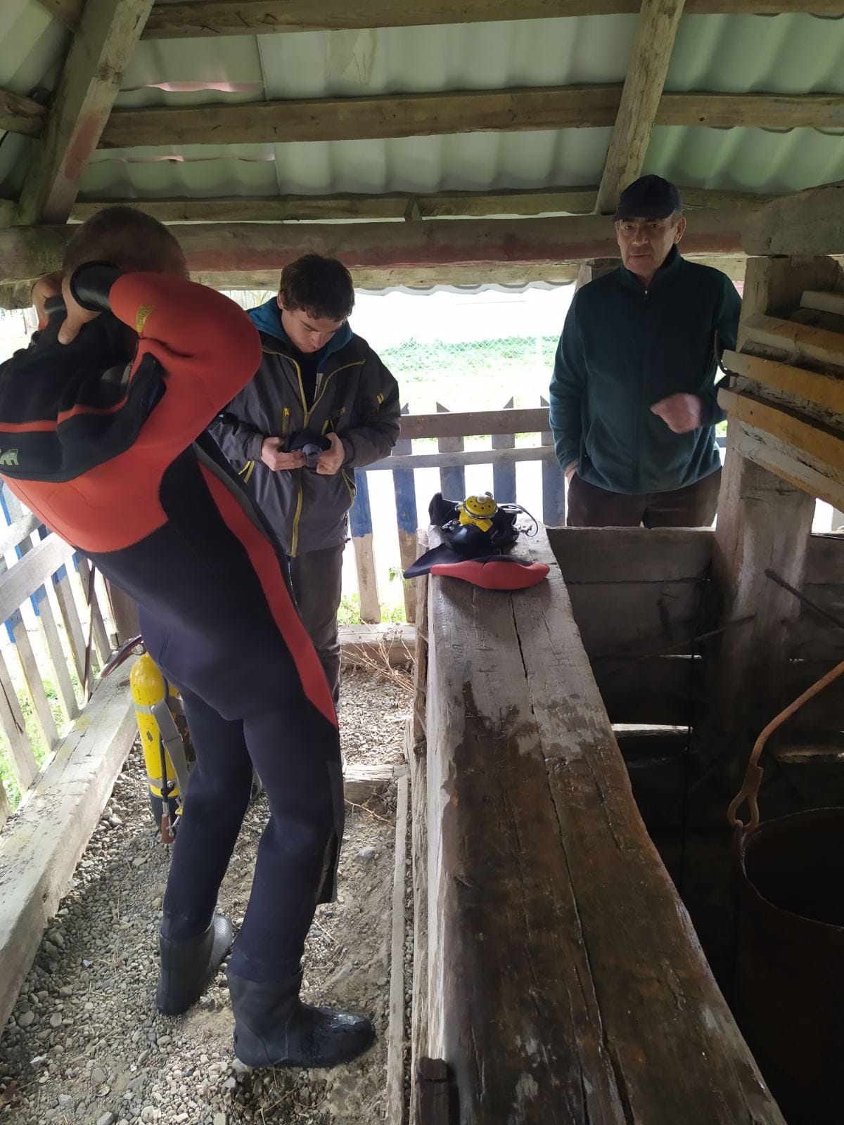 У селі на Львівщині місцеві мешканці знайшли у криниці тіло чоловіка.