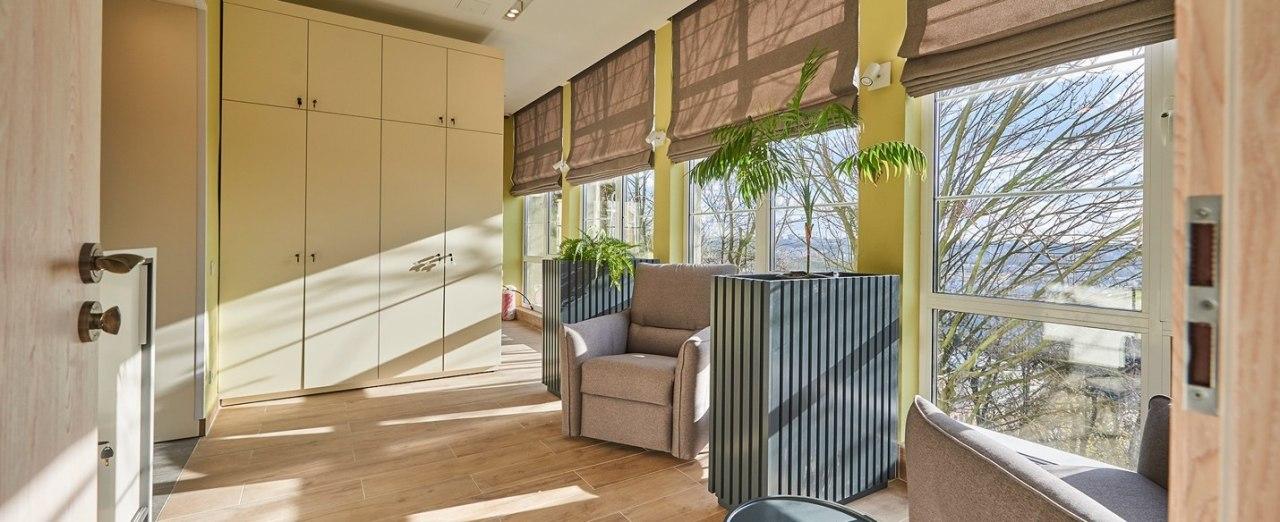 Не лише в коридорах: де в українських лікарнях можуть перебувати батьки хворих дітей.