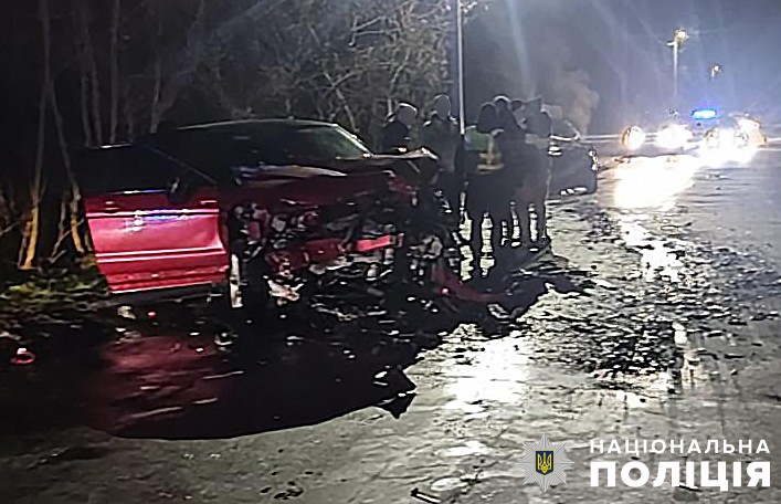 В автотрощі у Червонограді загинула 27-річна пасажирка Land Rover: фото з місця ДТП.