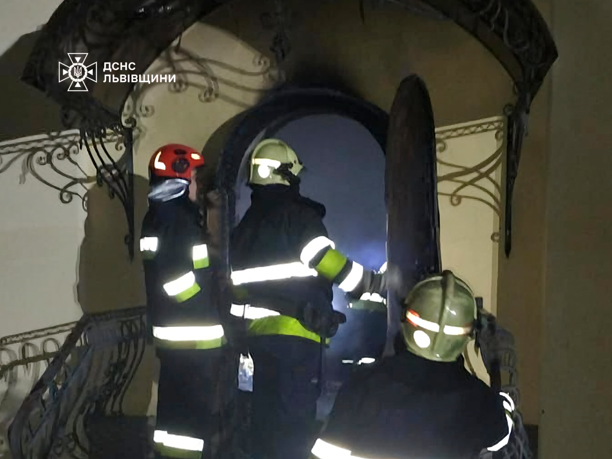 У Бродах загорілася церква.