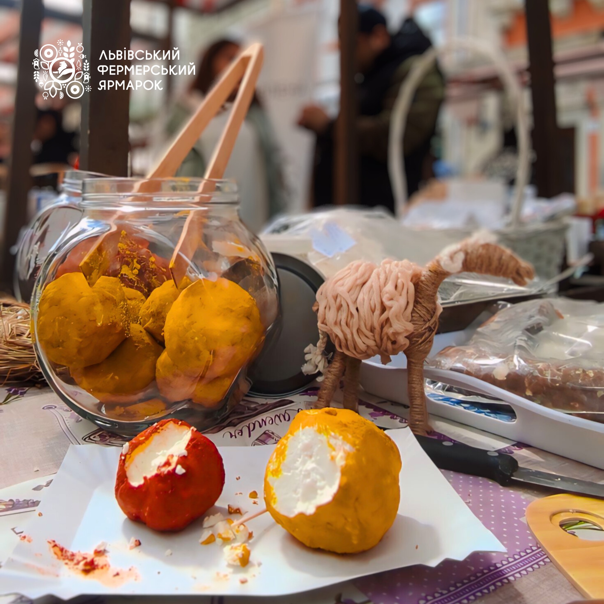 Фермерський ярмарок на площі Ринок.