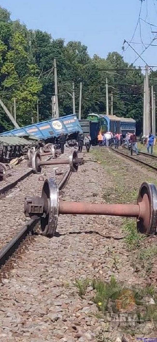 Біля Львова перекинувся вантажний потяг. Фото: Варта 1.