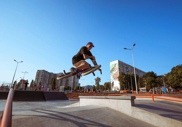 Трюковий самокат, скейтбординг, паркур: у Львові стартував фестиваль вуличних культур.