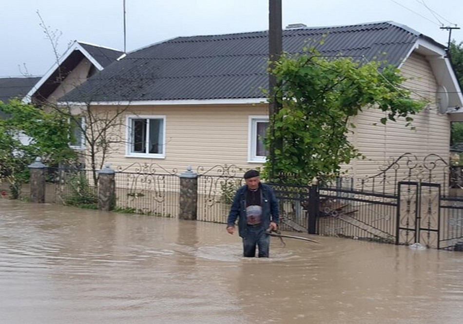 На Львівщині в селі Зарічне затопило будинки. Фото: ДСНС Львівщини
