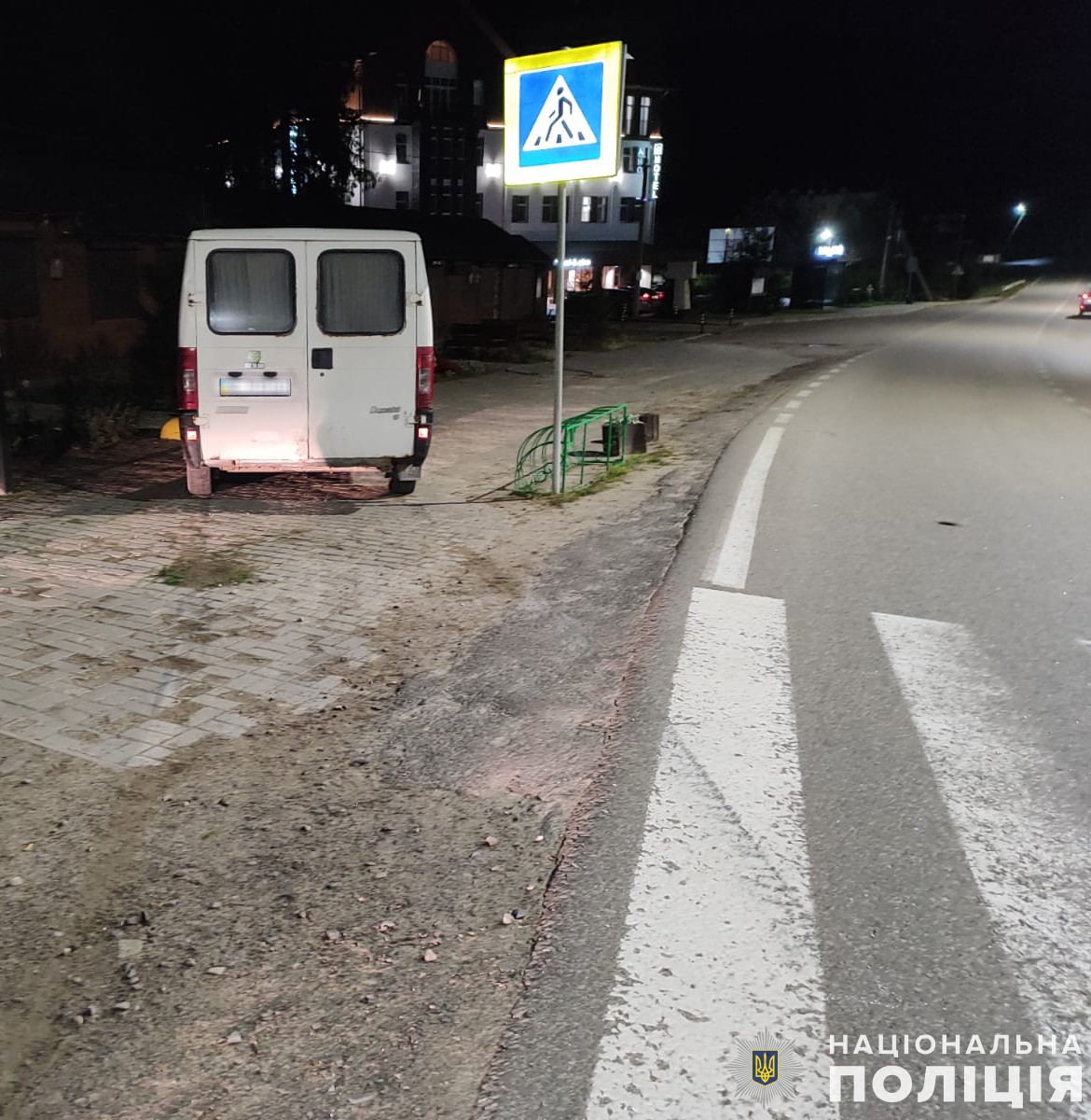 У Східниці мікроавтобус виїхав на тротуар і збив двох жінок. || Фото: facebook.com/MVS.LVIVУ Східниці мікроавтобус виїхав на тротуар і збив двох жінок. || Фото: facebook.com/MVS.LVIV