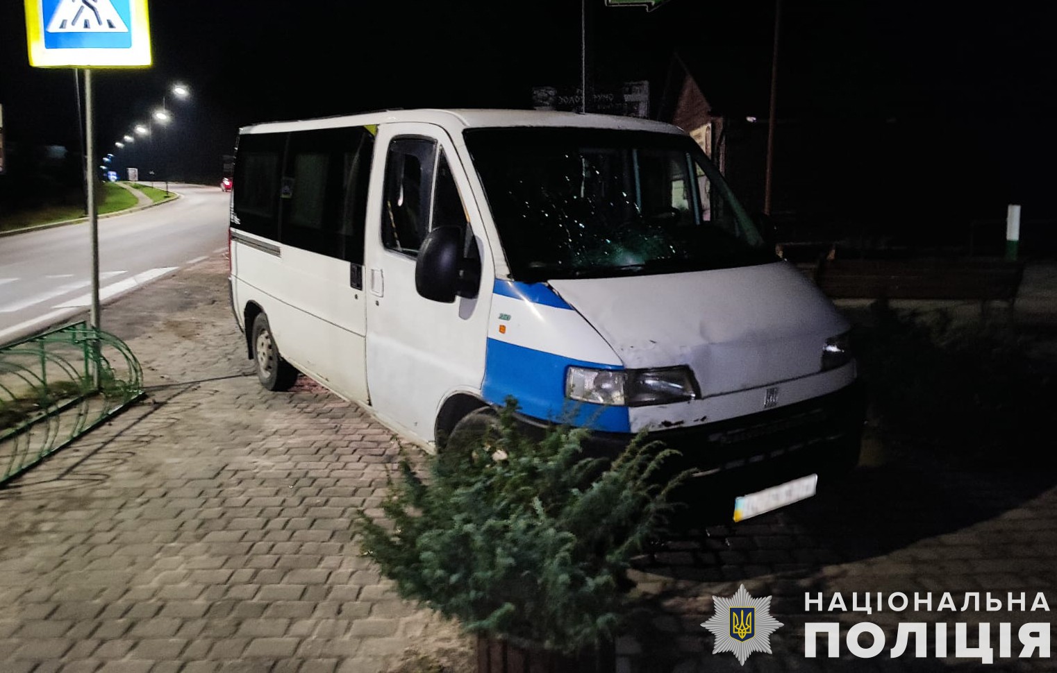 У Східниці мікроавтобус виїхав на тротуар і збив двох жінок.