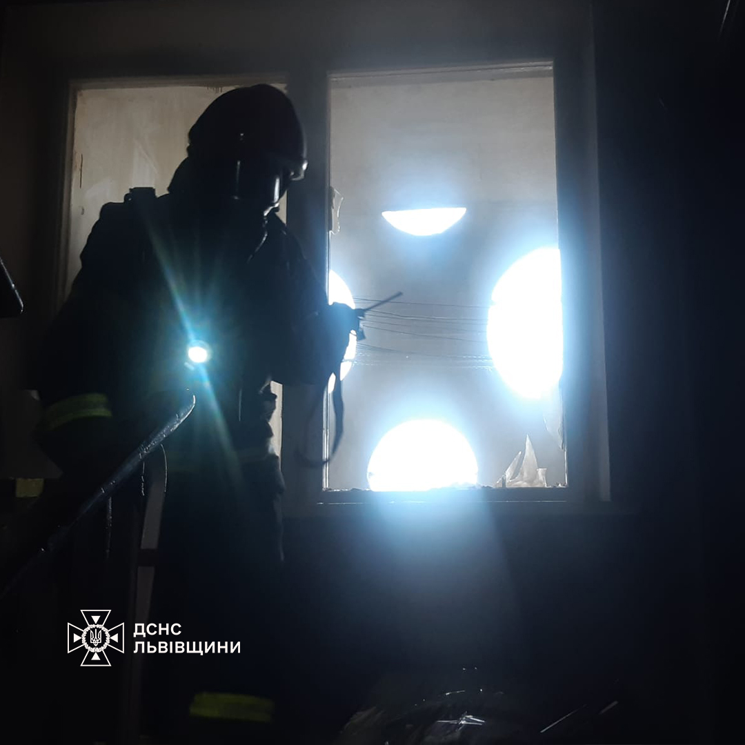 Під час пожежі у львівській багатоповерхівці загинула людина.
