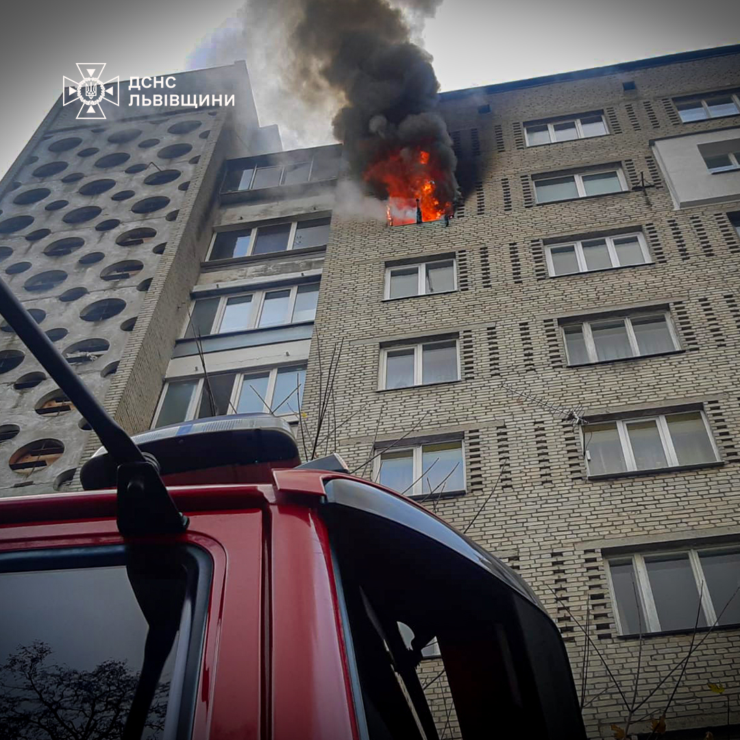 Під час пожежі у львівській багатоповерхівці загинула людина.