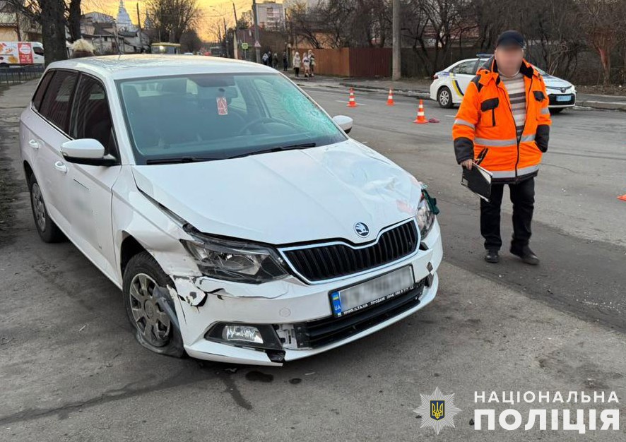 У Львові на Левандівці автомобіль на смерть збив жінку: фото.