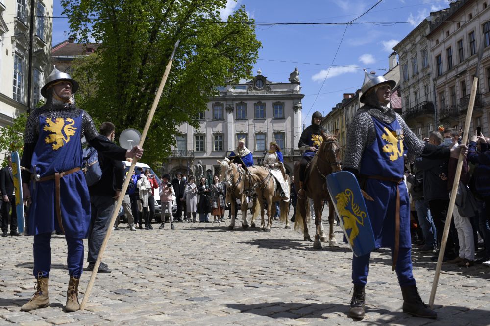 Львову &ndash; 765: на площі Ринок відбулась урочиста церемонія почесної варти. Фото: Львівська міська рада.