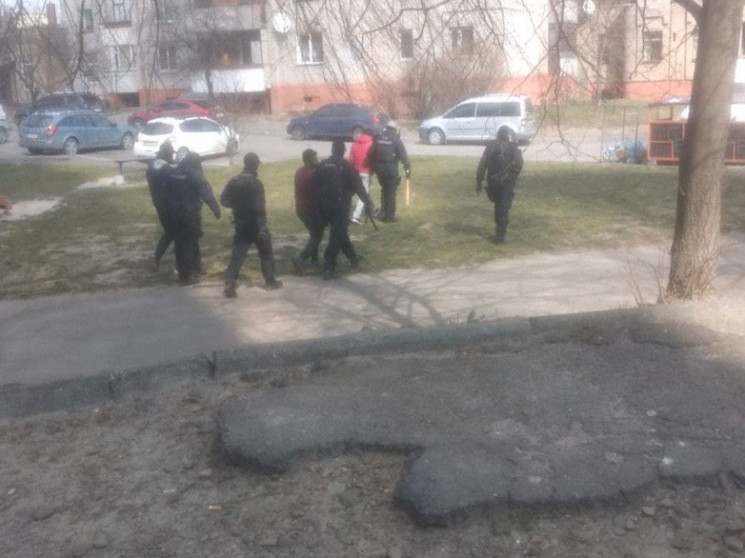 Біля студентського гуртожитку у Львові сталася масова бійка. Фото "Варта 1".