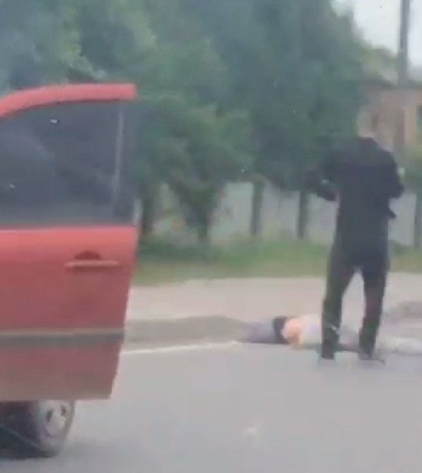 Внаслідок зіткнення автомобіля, автобуса та скутера у Городку загинув 13-річний скутерист. Фото: скріншот із відео