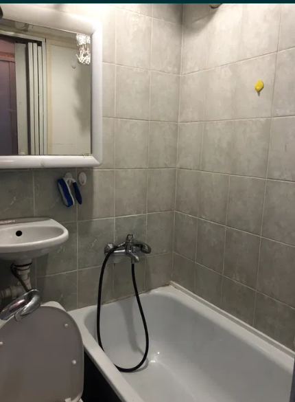 У кам'яниці в історичному центрі Львова здають квартиру за 5 тисяч гривень &ndash; фото.