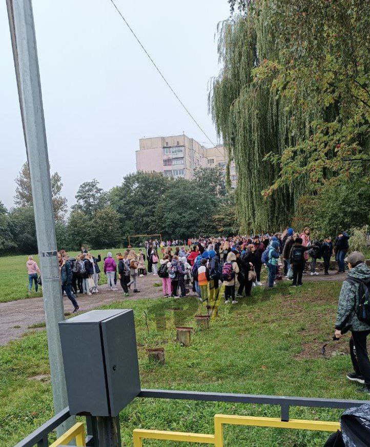 У Львові горить школа.