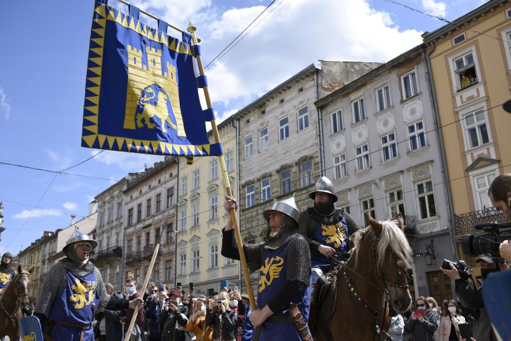 Львову &ndash; 765: на площі Ринок відбулась урочиста церемонія почесної варти. Фото: Львівська міська рада.