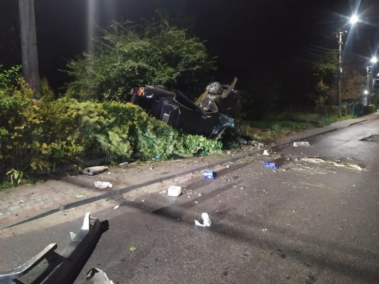 У Комарно BMW влетів у дерево. Фото: Vadym Krylov.