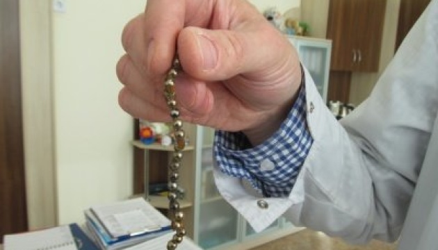 У Стебнику трирічна дівчинка наїлася магнітних кульок. Фото Укрінформ.