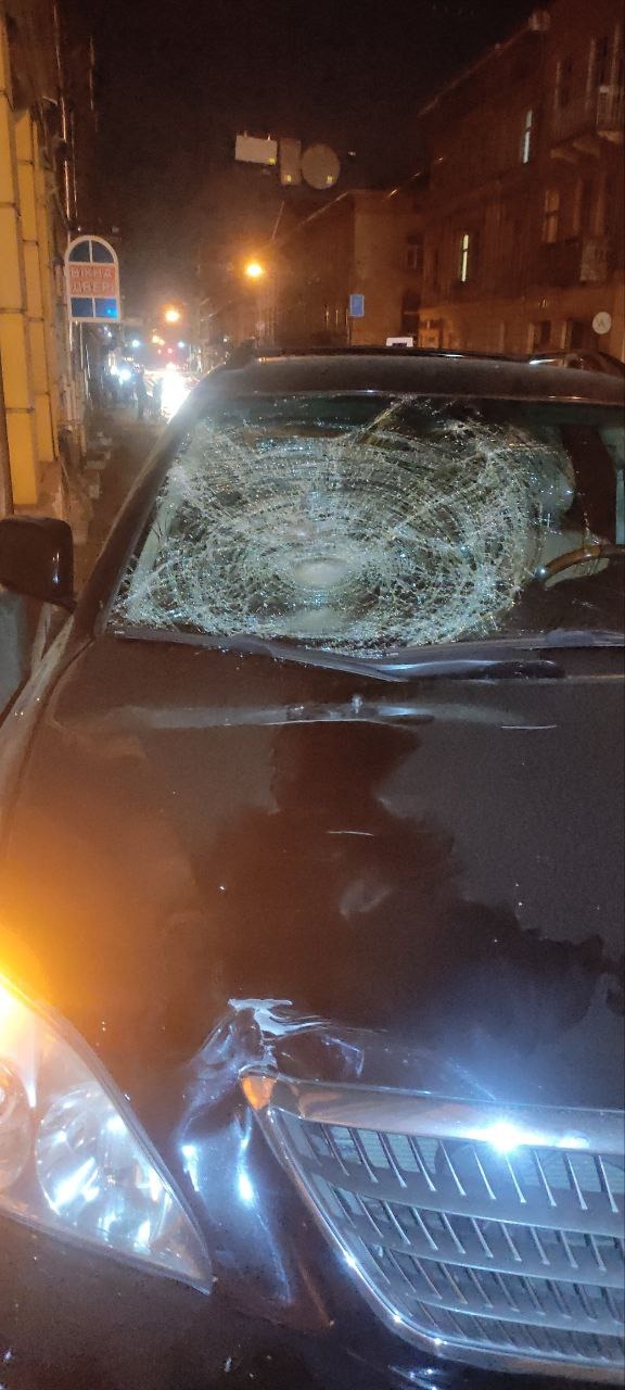 На пішохідному переході у Львові водій Lexus насмерть збив чоловіка, тіло відкинуло на кількадесят метрів.