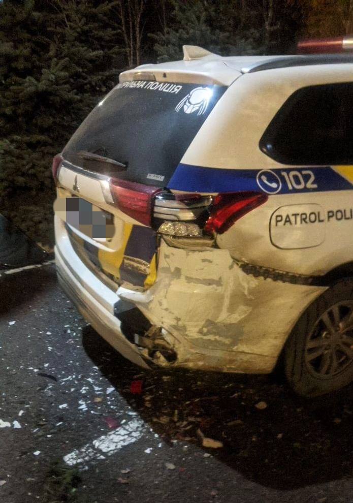 На Рівненщині 29-річний львів'янин на "Audi" збив військового на блокпосту &ndash; фото ДТП.