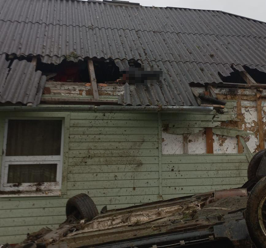 На Львівщині Volkswagen Passat в'їхав у будинок, є загиблі.