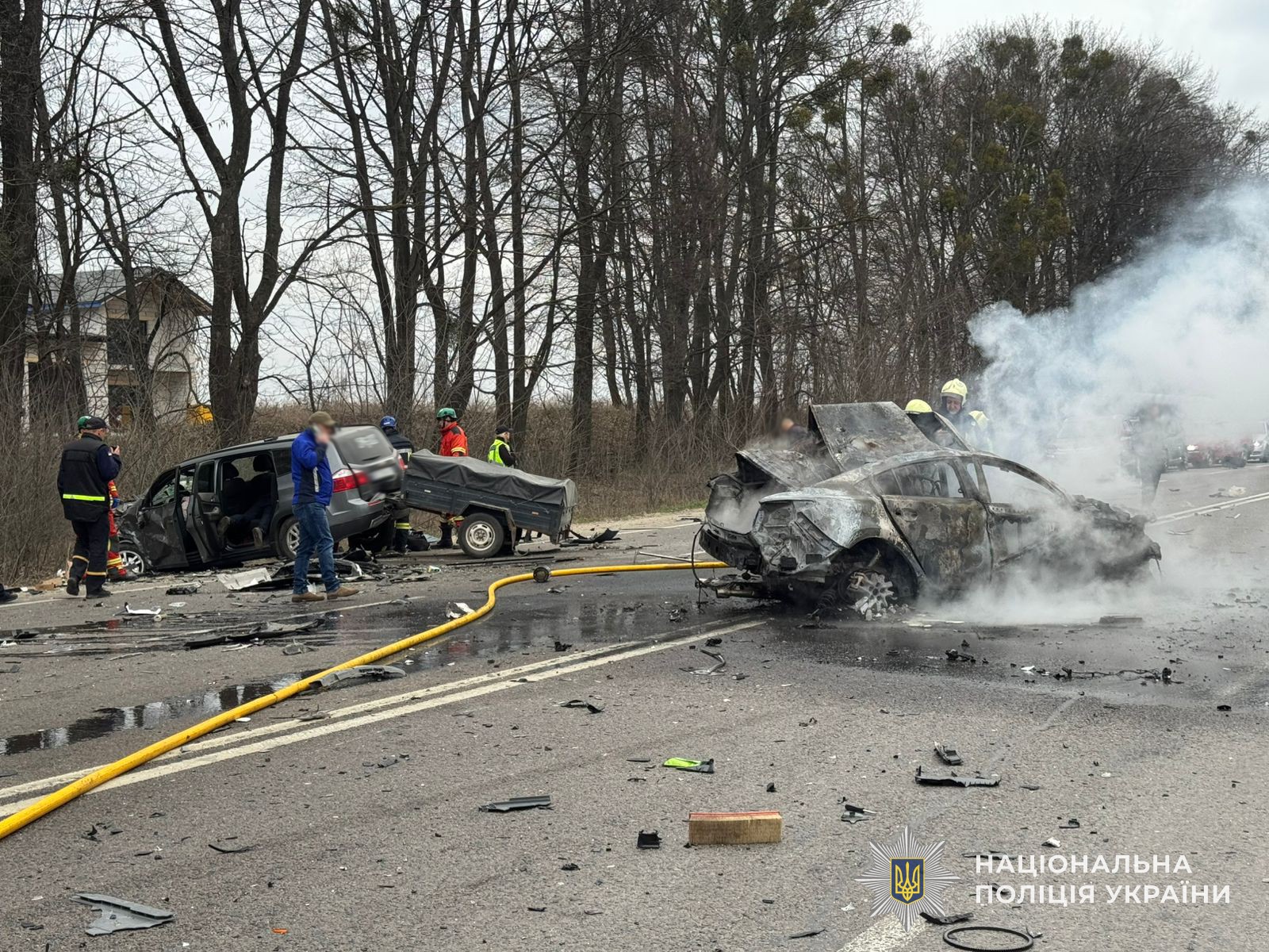 У Дублянах під час ДТП вибухнув автомобіль, є жертви: фото з місця трагедії.