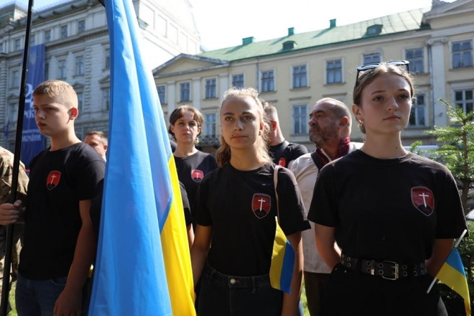 Урочиста церемонія підняття Державного Прапора України.