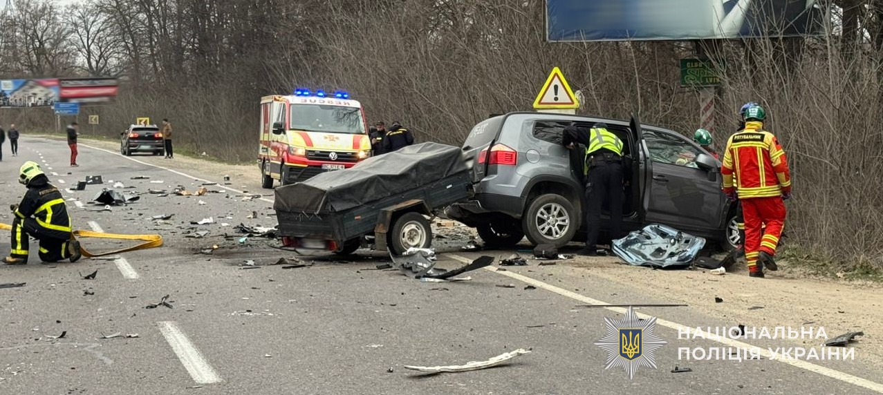 У Дублянах під час ДТП вибухнув автомобіль, є жертви: фото з місця трагедії.
