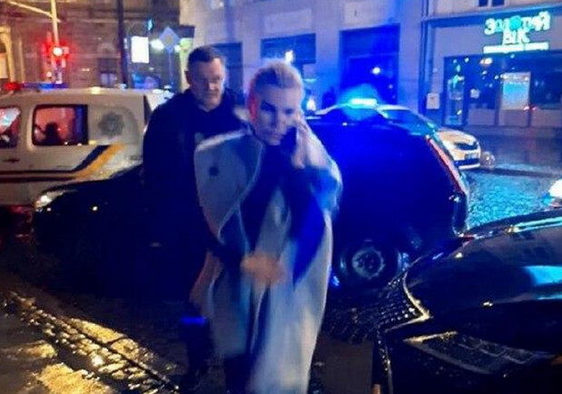 У центрі Львова зупинили п'яну водійку Lexus. Фото: Сергій Канюка.