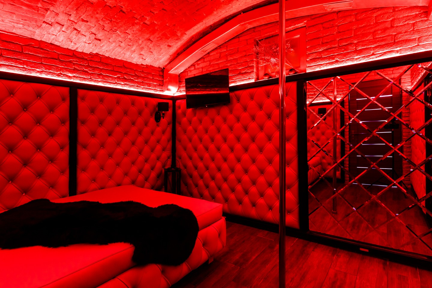Легендарна "Червона кімната" львівської сауни Antares. Фото: Сауна Antares