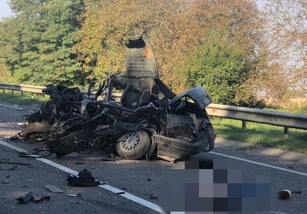 Не впорався з керуванням: з'явилося відео автотрощі Біля Львова