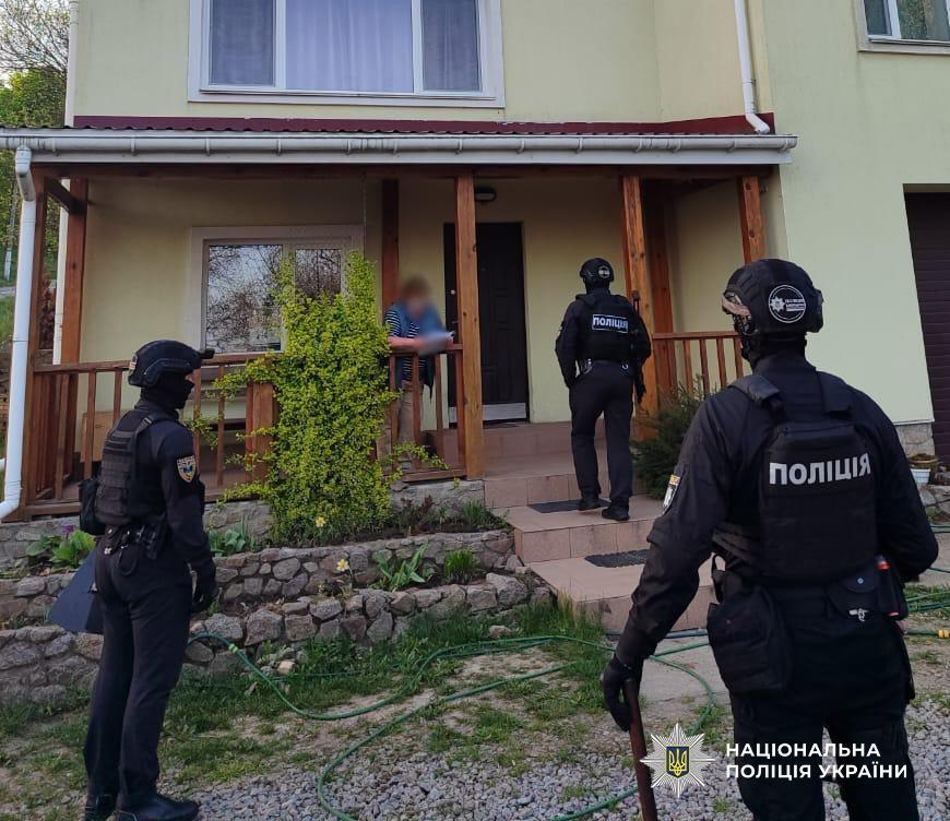 Поліція Одещини викрила львів'янок, які продавали дітей за кордон для усиновлення.