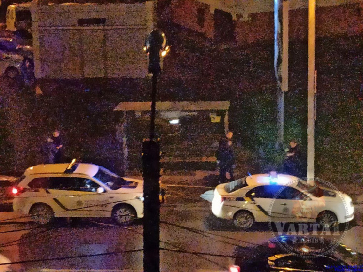 У Львові пасажир випав із автобуса і помер. Фото: Варта 1.