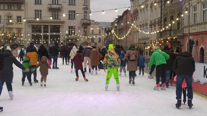 Ковзанка на площі Ринок у Львові