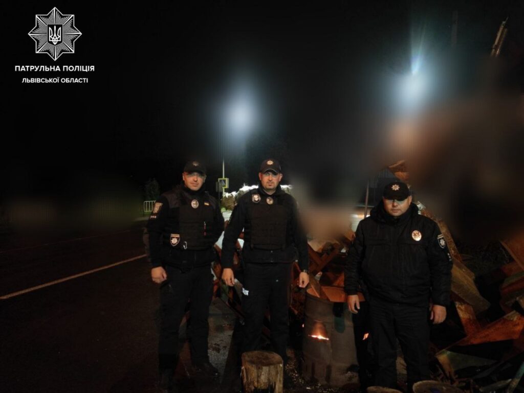 До блокпоста у Львові серед ночі приблукала дитина.