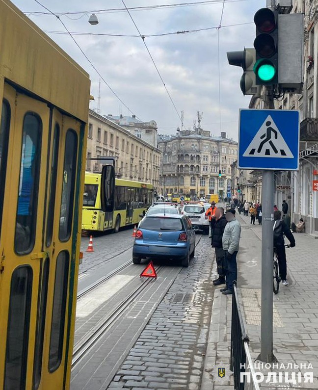 У Львові 24-річна водійка збила 90-річного дідуся, який переходив дорогу на переході.