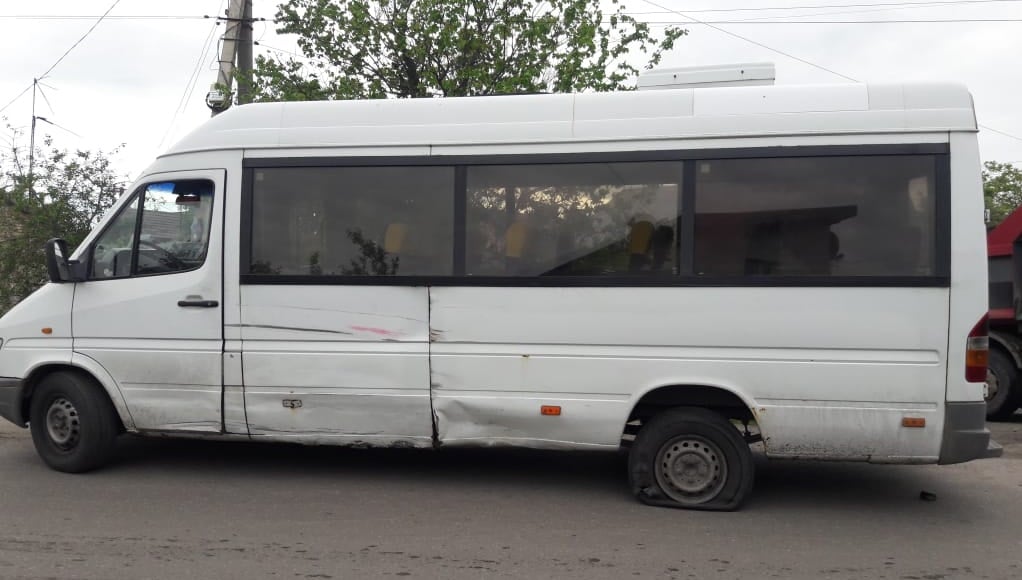 Перебуваючи у нетверезому стані, мотоциклістка не впоралась із керуванням, виїхала на зустрічну смугу та зіткнулась з автомобілем Mercedes-Benz. Фото: Варта 1.