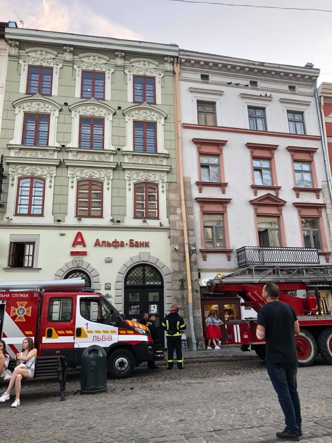 На площі Ринок у Львові сталася пожежа. Фото: Твоє місто