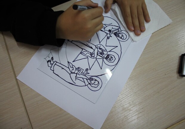 Святкові майстер-класи з малювання ікони на склі.