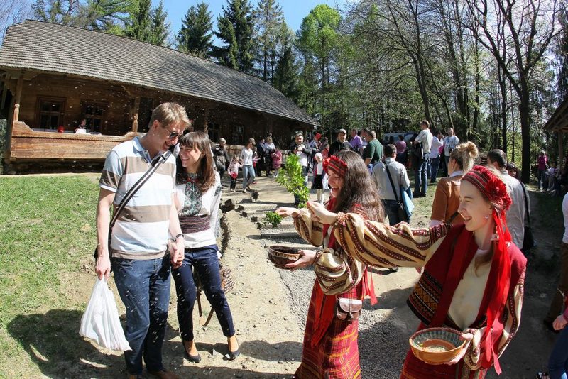Великдень у Шевченківському гаю.