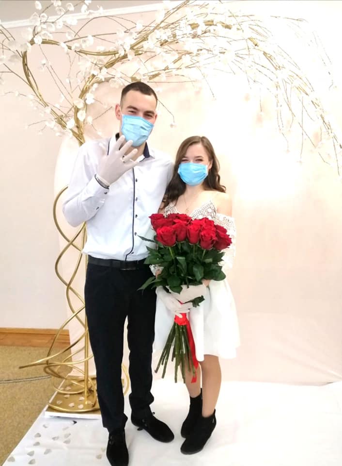 Під час карантину на Львівщині стали на весільний рушничок 134 пари. 