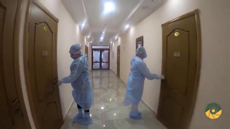 Увесь персонал військового санаторію &ndash; у спецодязі. Фото Андрій Кульчинський.