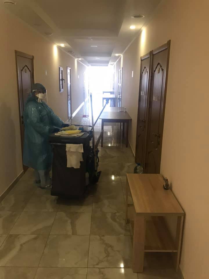 Усіх військових, які прибули на обсервацію, поселили на одному поверсі. Фото Андрій Кульчинський.