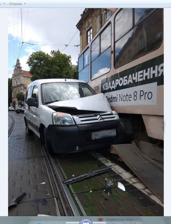 Чорна кицька з порожніми відрами: водійка львівського трамвая написала зворушливий пост. Фото Светлана Вадимовна Суздалева/Фейсбук.