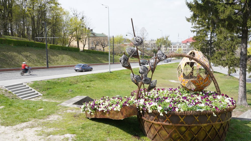 Біля церкви Покрови Пресвятої Богородиці, що у Львові на вулиці Личаківській, 175, встановили композицію &laquo;Пасхальний кошик&raquo;.