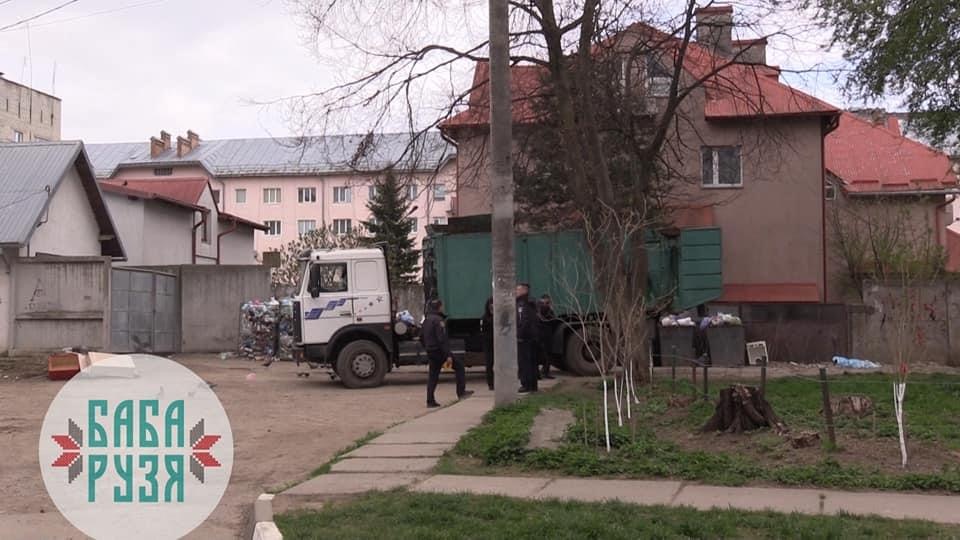 У Стрию сміттєвоз вбив чоловіка. Фото: Баба Рузя.