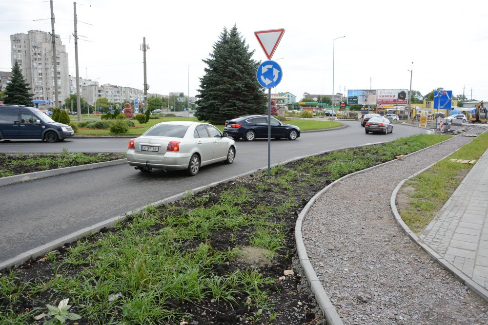На кільці на вулиць В'ячеслава Липинського та Богдана Хмельницького у Львові посилять роботу інспектори з паркування. Фото:  Олександр Мазуренко