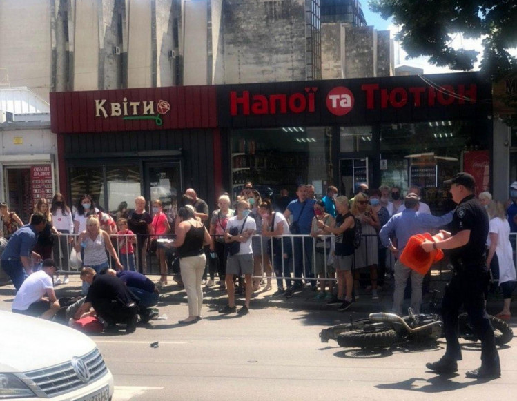 У ДТП біля Нового ЦУМу у Львові постраждав мотоцикліст. Фото: Варта 1.